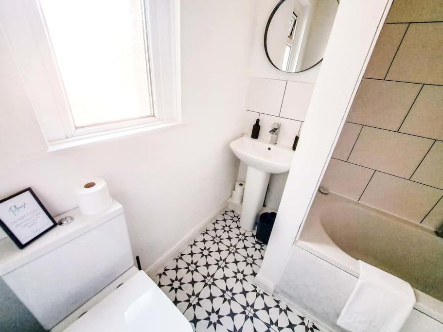 3 Bed Flat Near To Cardiff And Cardiff Bay Appartement Buitenkant foto