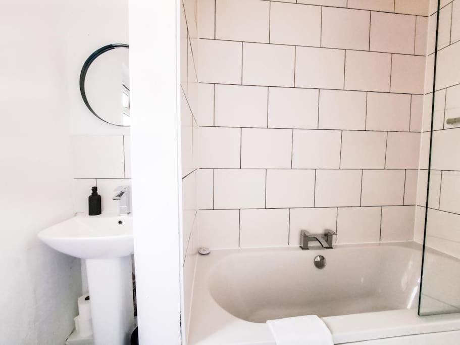 3 Bed Flat Near To Cardiff And Cardiff Bay Appartement Buitenkant foto